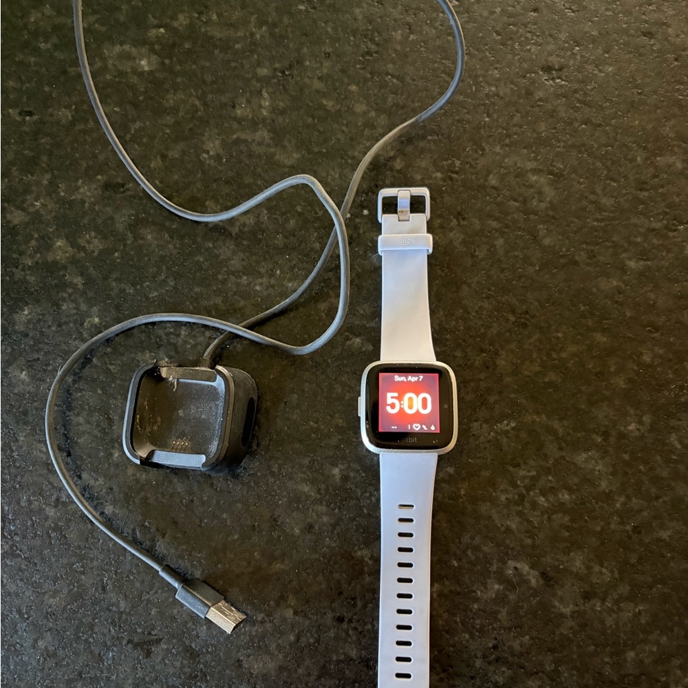 Fitbit Smartwatch VERSA LITE with Light Purple Band